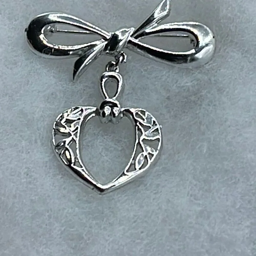 Vintage stylized bow and dangle heart brooch